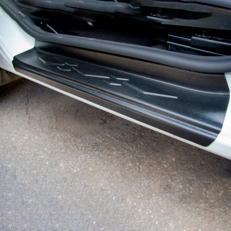 Накладки на порожки в проём дверей "АртФорм" для Renault Kaptur (2016-н.в.) 4 штуки купить недорого с доставкой в Новосибирск