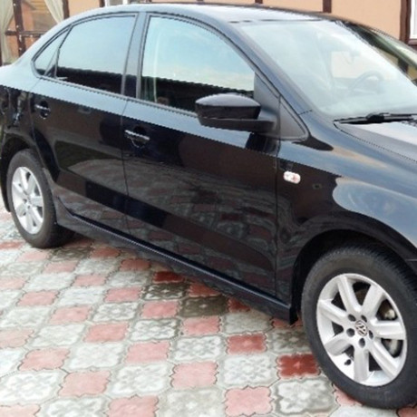 Накладки на пороги для Volkswagen Polo (2009-2020) купить недорого с доставкой в Новосибирск