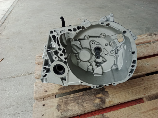 Механическая КПП (МКПП 5-ст.) Renault JR5-551 для L@DA L@ЯGUS, Vesт@, двигатель 16V франция купить недорого с доставкой в Новосибирск