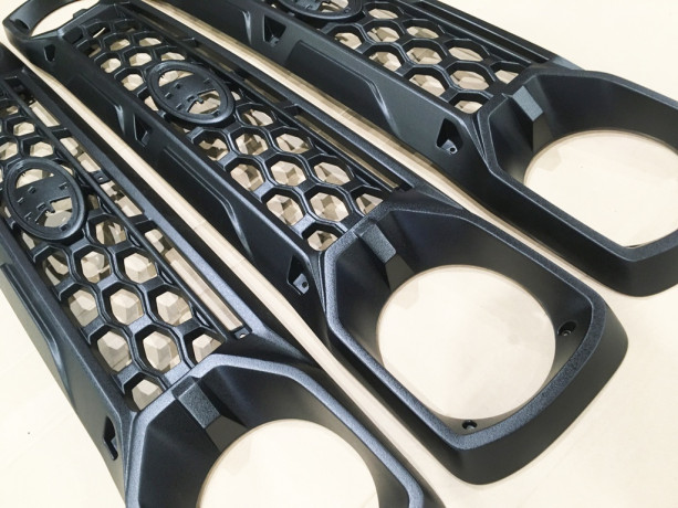 Решетка радиатора "TITAN" для B@3 2121, 21213, 21214, 2131 "L@DA 4x4" (без защитной сетки) Черное матовое купить недорого с доставкой в Новосибирск